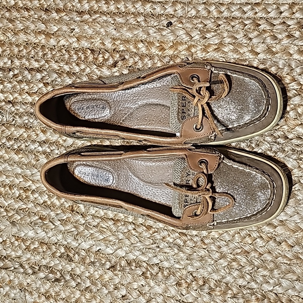 Sperry top sider classic boat shoe size 8.